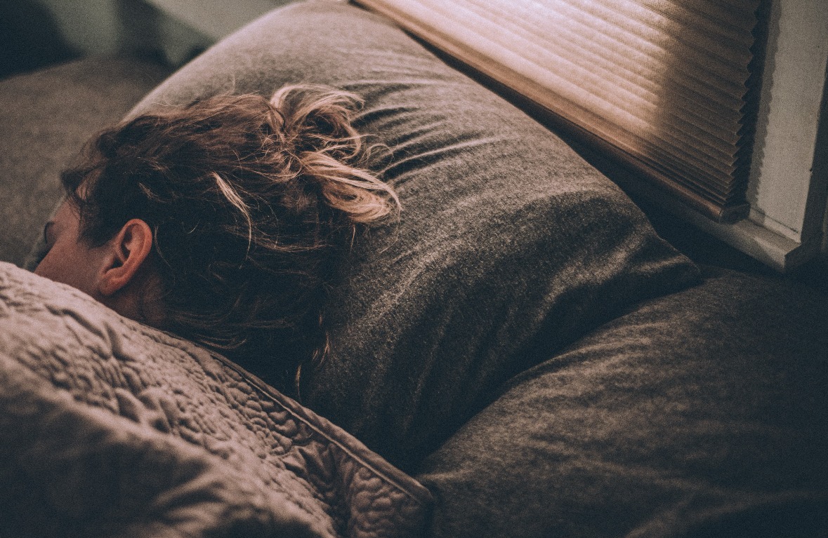 【寝不足が続くと頭がズキズキするあなたへ】